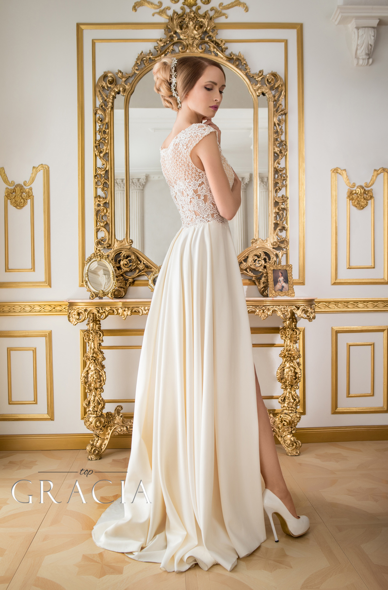 Bridal flower hairpiece