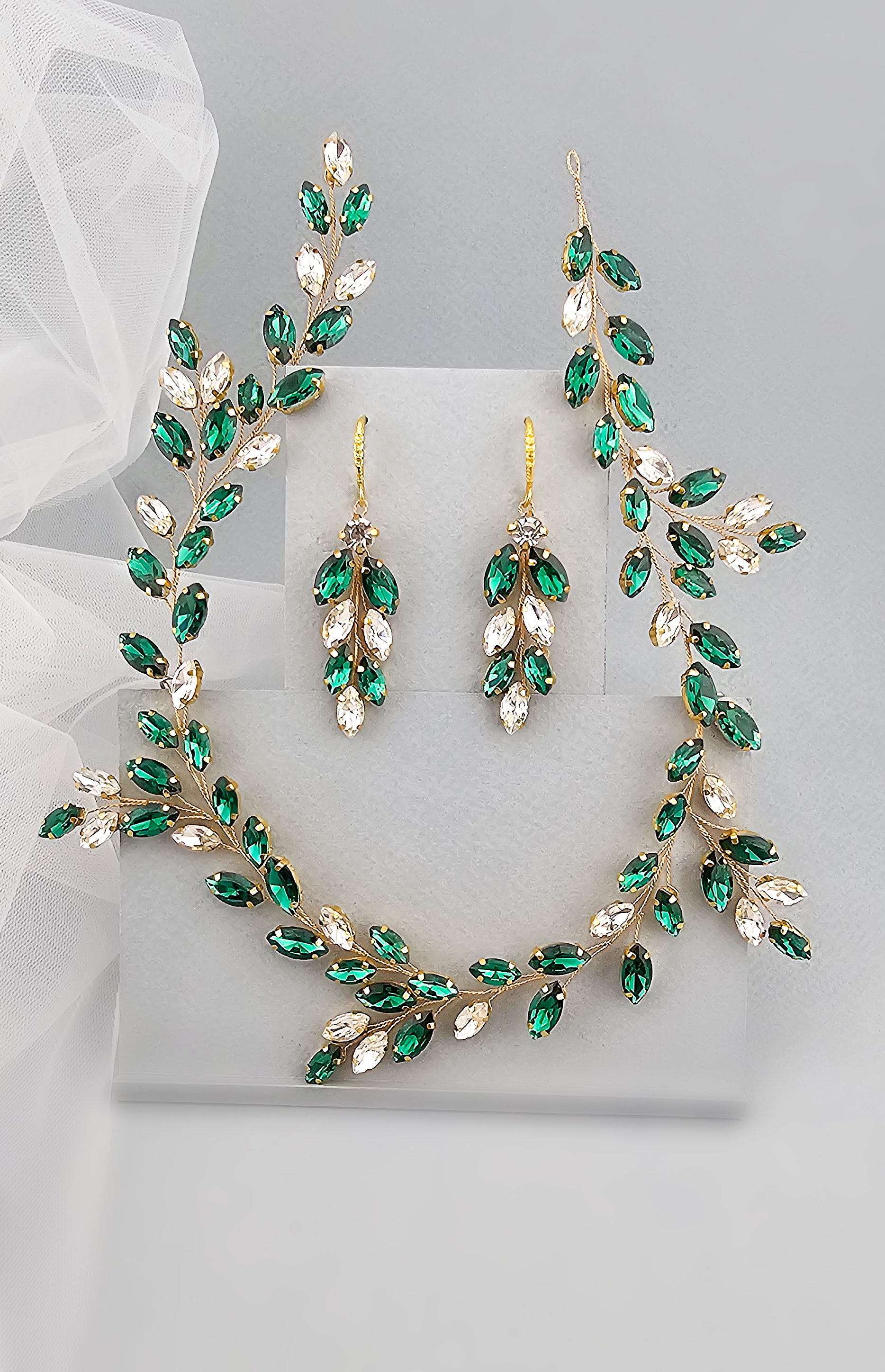emerald-green-wedding-crystal-hair-vine-with-earrings-for-bohemian-brides