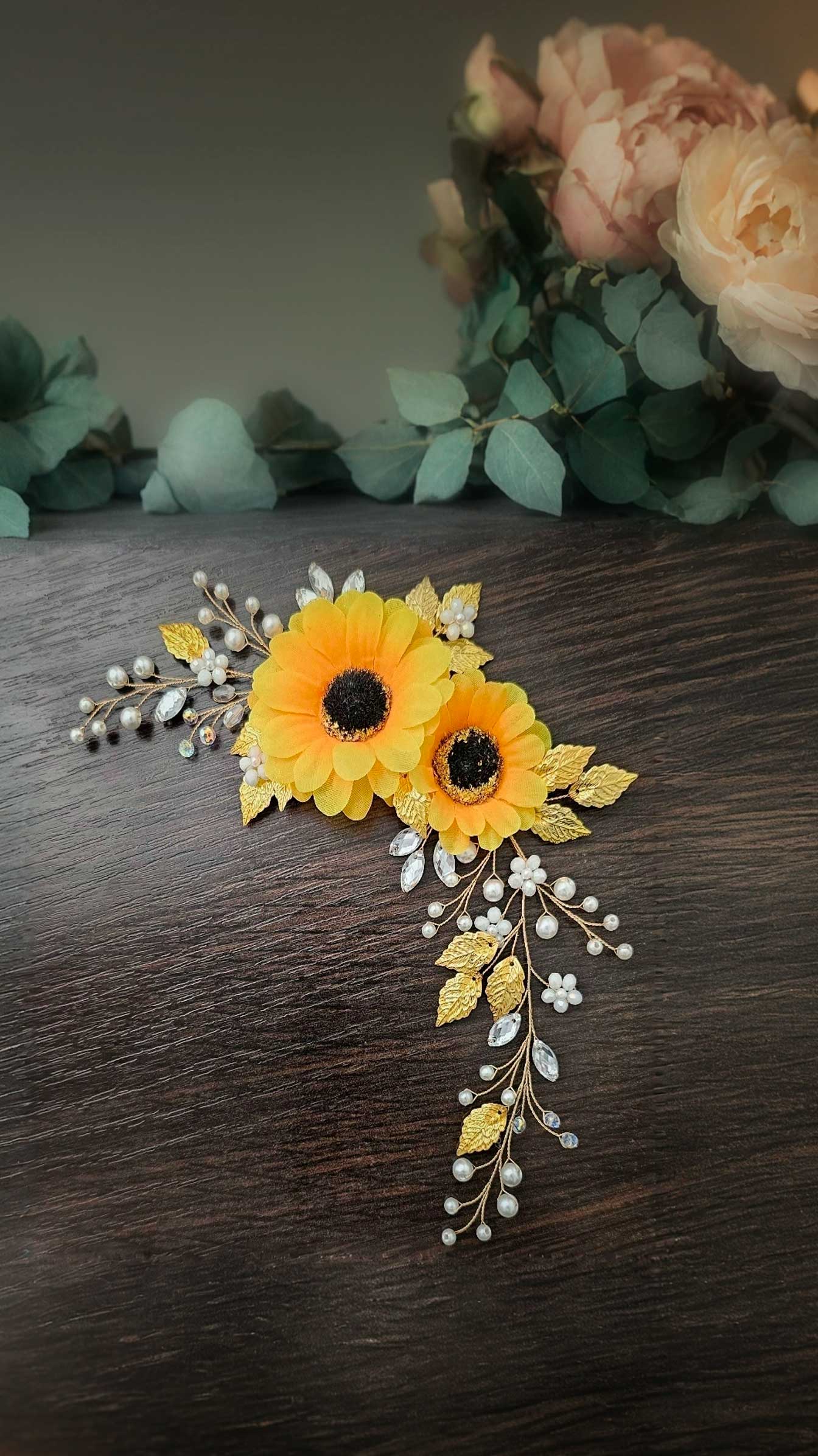Sunflower-wedding-hairpiece