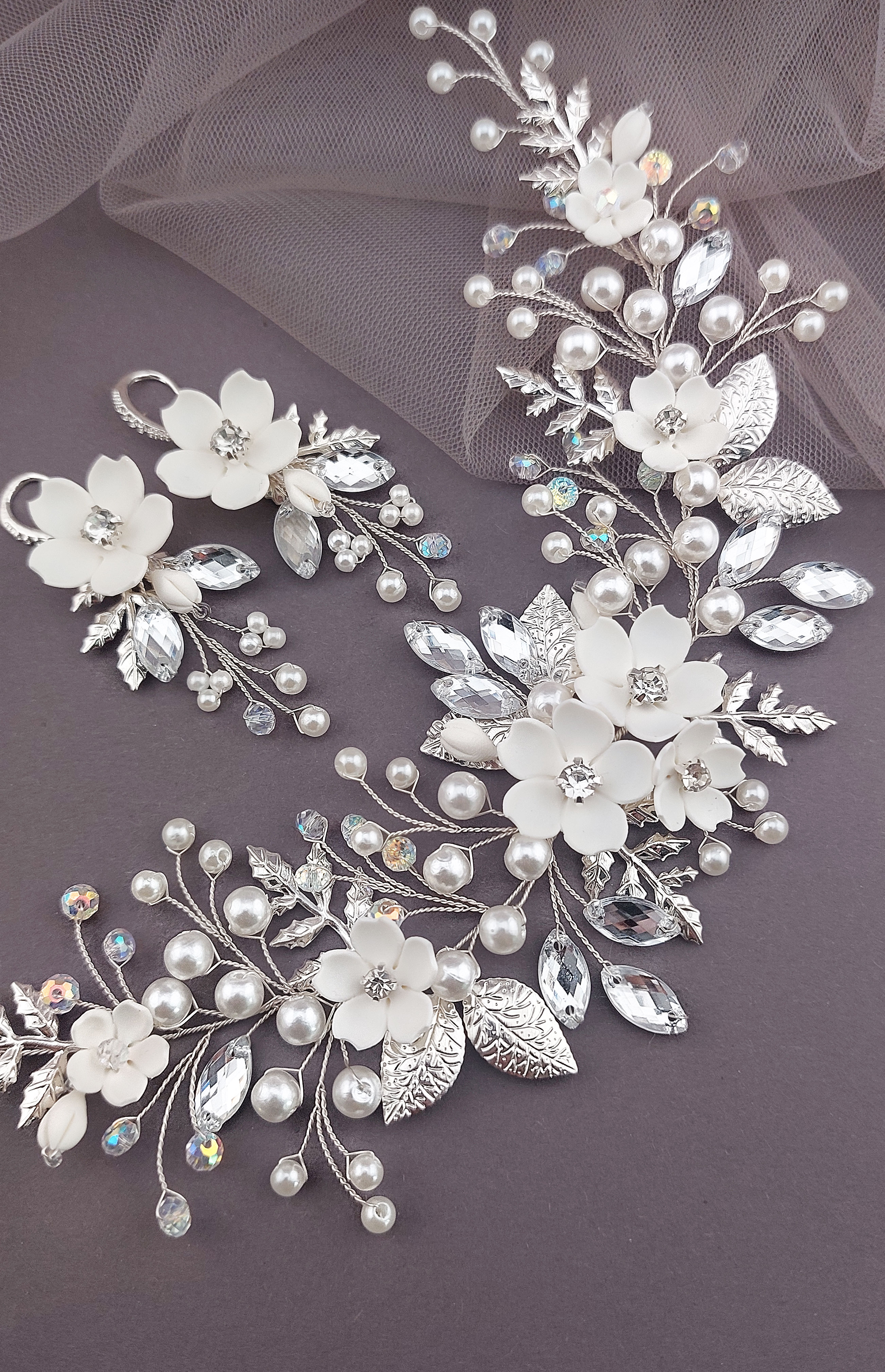 silver-wedding-hairpiece-and-earrings