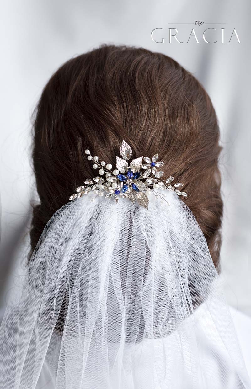 bridal-hairstyle-with-comb-and-veil-for-half-length-of-hair
