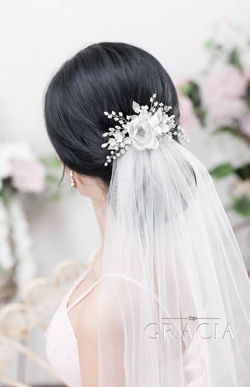 Enhance Your Romantic Bridal Hair Half Up Half Down Hairstyle With Veil Accessory Wedding Hairstyles Actual In Spring Summer Loose Updo In Messy Look With Veil Bridal Headpieces