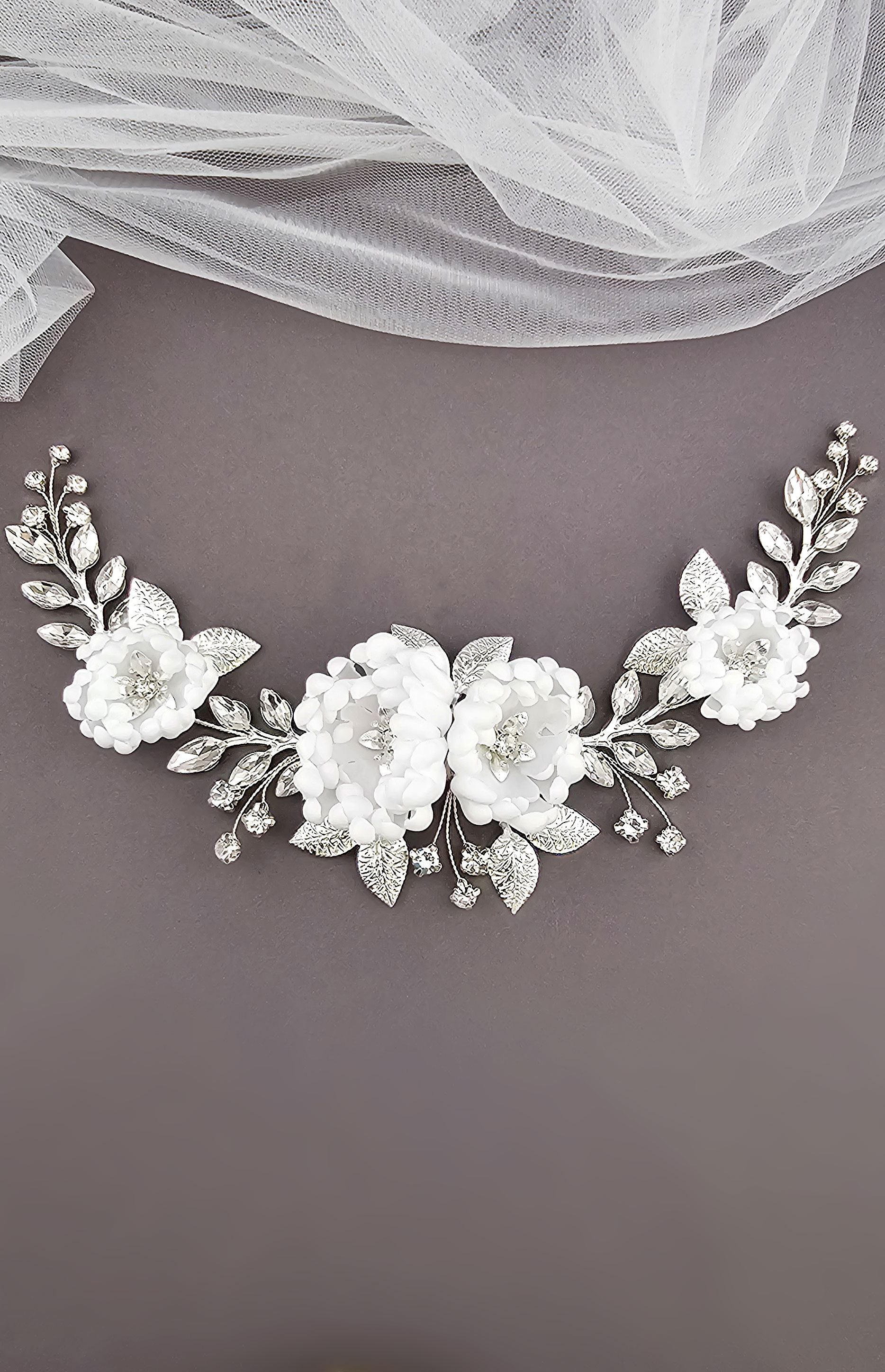 bridal-flower-hairpiece-with-wedding-veil