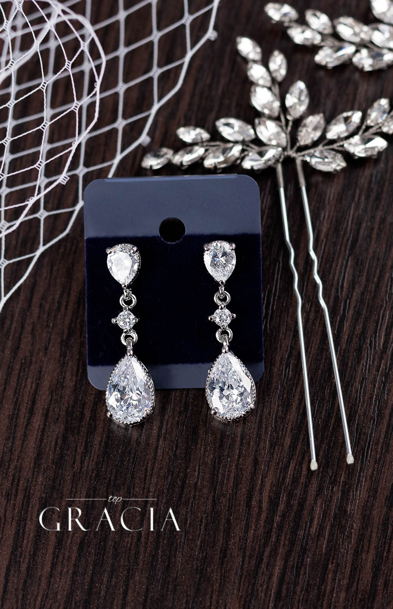 crysral_earrings_bridal_party_gifts_with_personalized_packaging