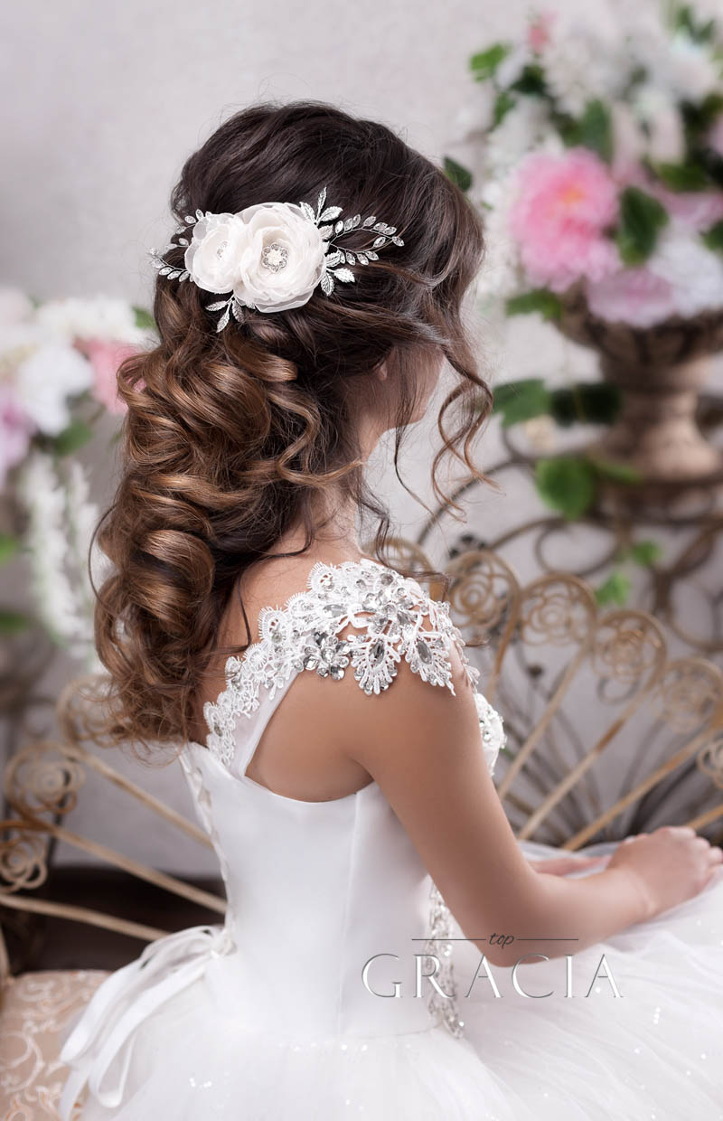 bridal hairstyles with veil and flowers