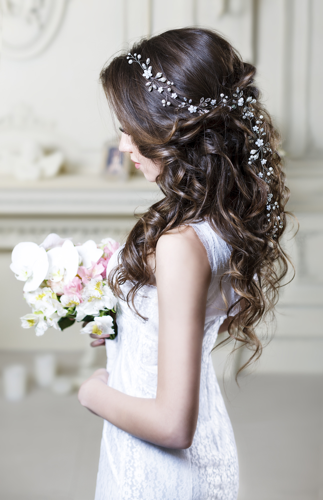 6 Romantic Bridal Hair Half Up Half Down Hairstyle With Veil Accessory