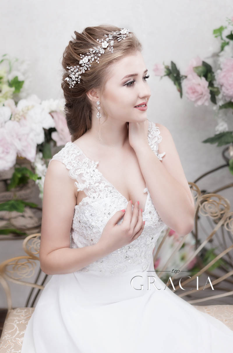 bridal hair accessory for half up dos on medium length hair with flower